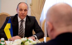 Líder neonazi visita EEUU en busca de armas para Ucrania