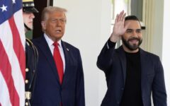 Video: El censurado reportaje que desnuda la megacárcel de Bukele en El Salvador