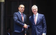 Presidente de Perú da portazo a compromiso de campaña de Kast sobre corredor humanitario