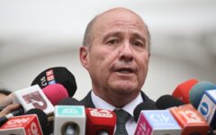 Ministro Quiroz pide recortes a la misma Fiscalía que lo involucró en colusión de pollos